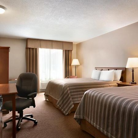 Travelodge By Wyndham Simcoe Exterior photo