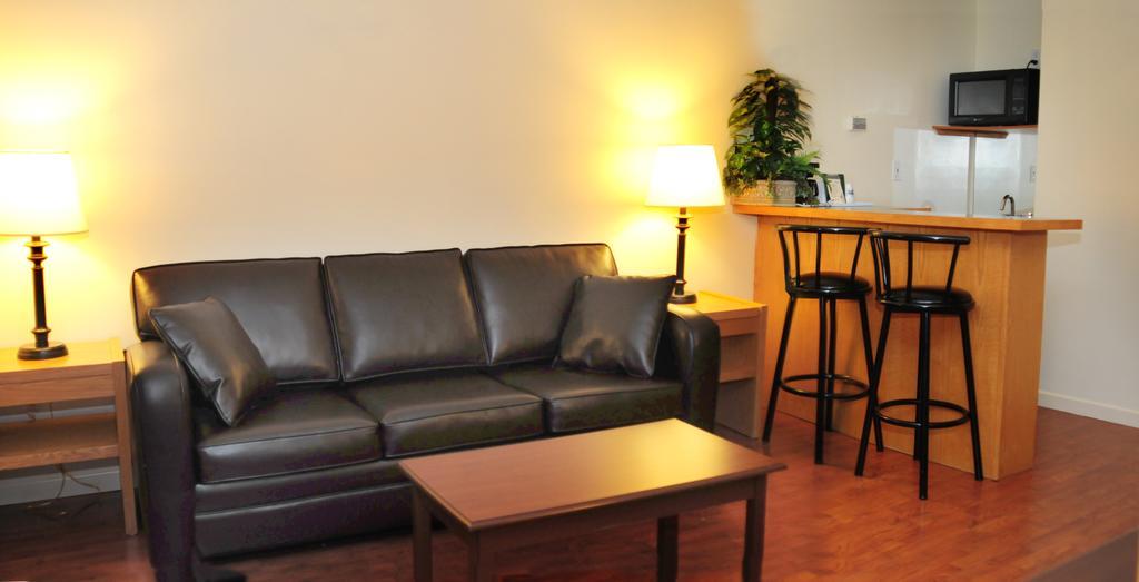 Travelodge By Wyndham Simcoe Room photo