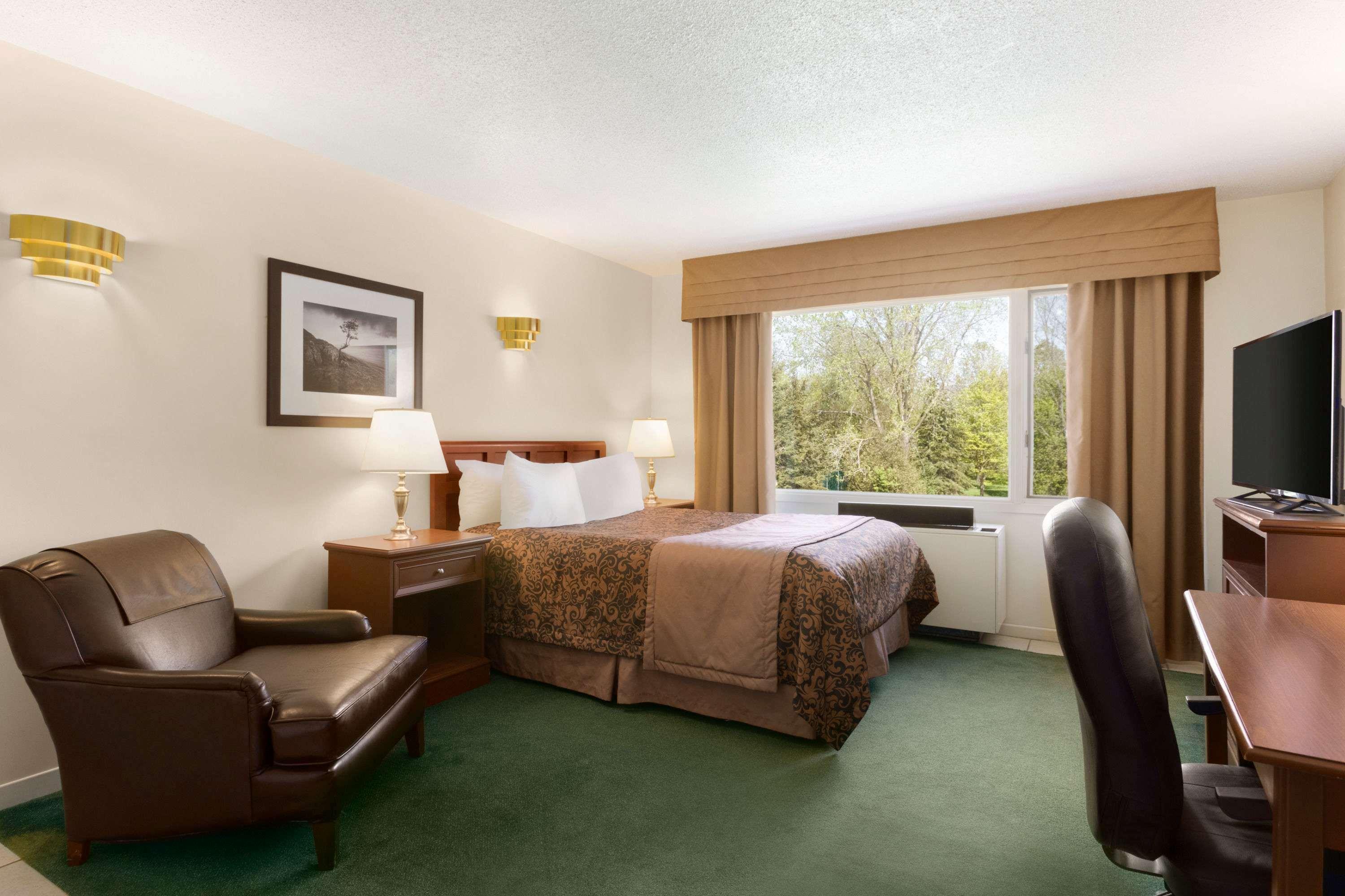 Travelodge By Wyndham Simcoe Exterior photo